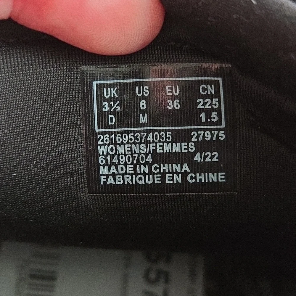 Clarks Womens Black Booties‎